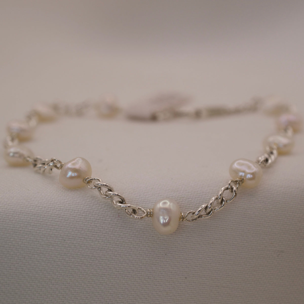 Silberarmband mit Süßwasserperlen