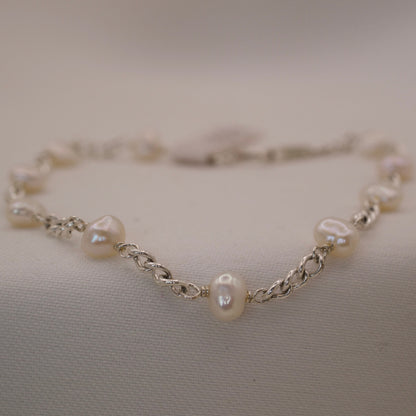 Silberarmband mit Süßwasserperlen